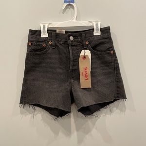 Levi’s Black High Rise Wedgie Short Size 25